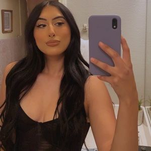 Meet your Posher, Claudia